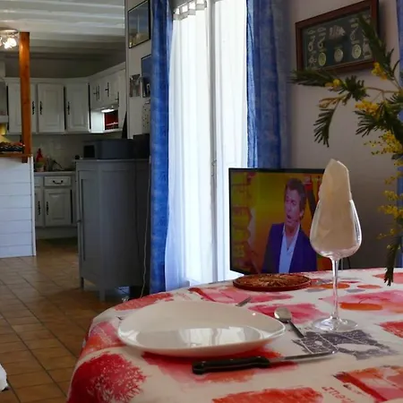 Maison De 3 Chambres Avec Jardin Clos A A 1 Km De La Plage